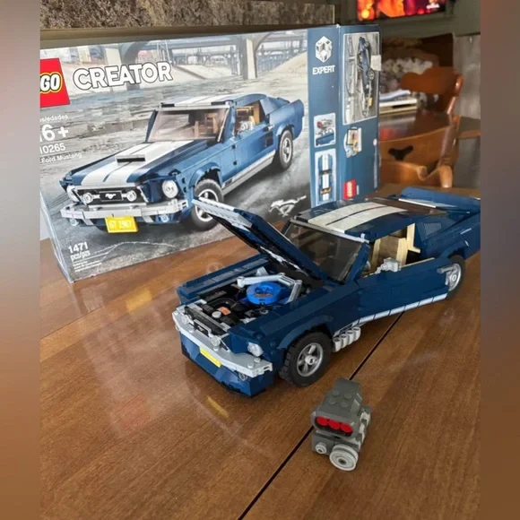 LEGO Creator Expert Ford Mustang (10265) – Complete with Box & Manual - Picture 2 of 2